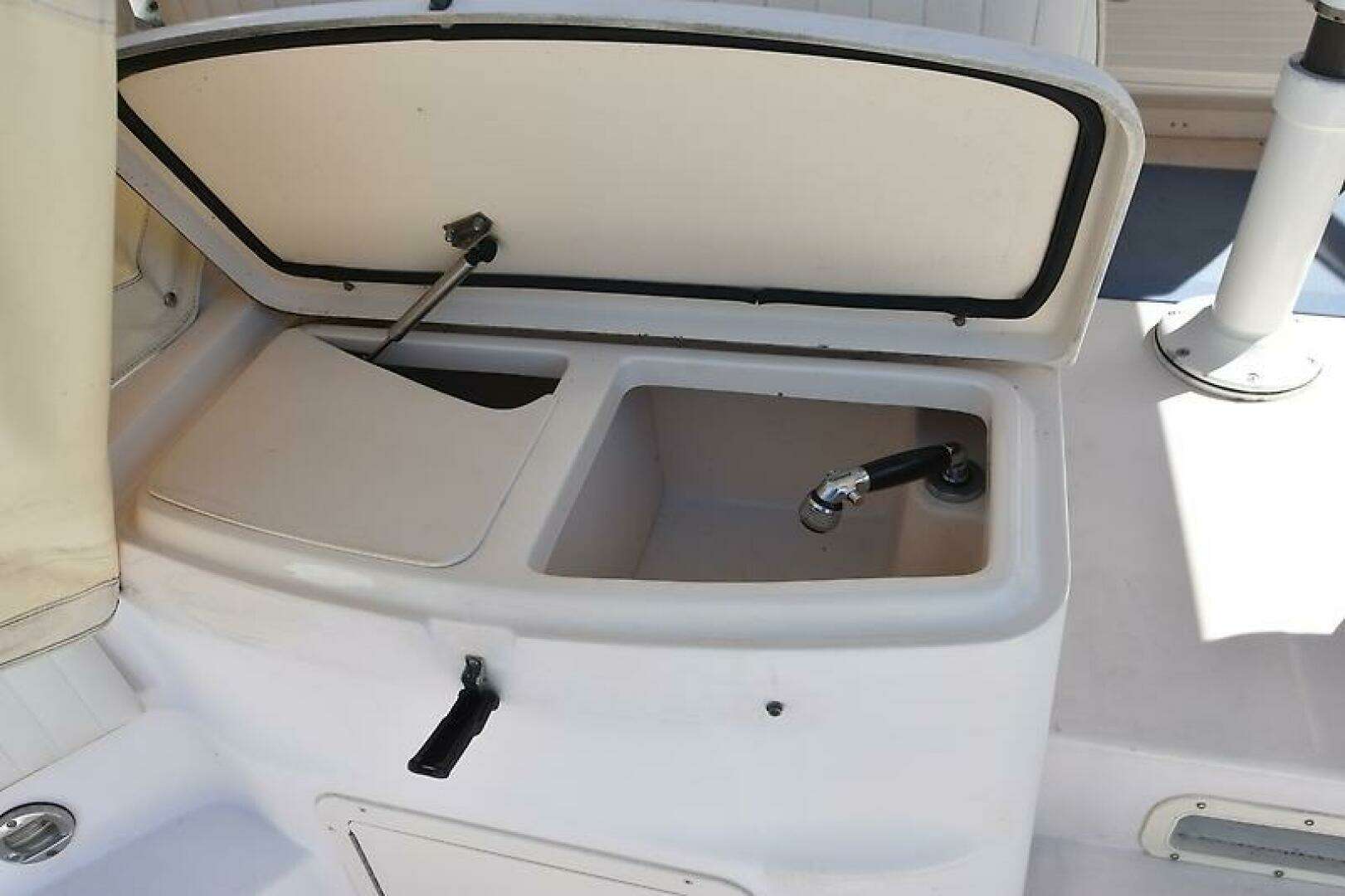 2006 Grady-White 330 Express - Image 21