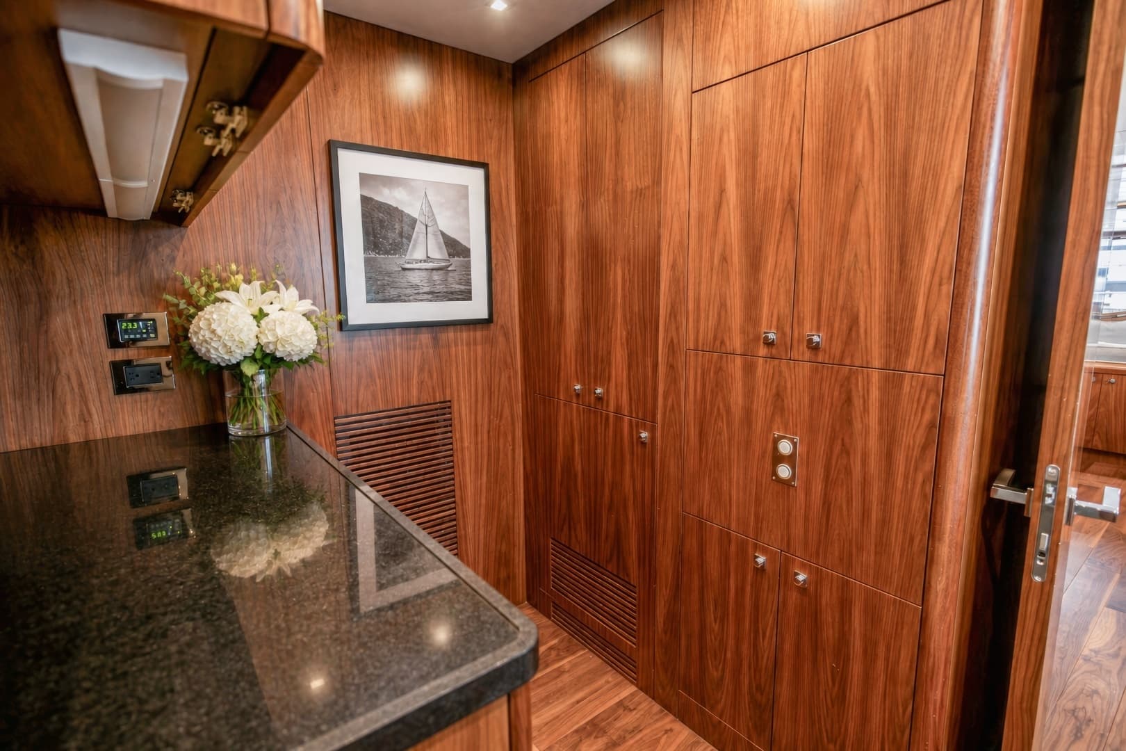 2014 Sunseeker 131 - Image 48