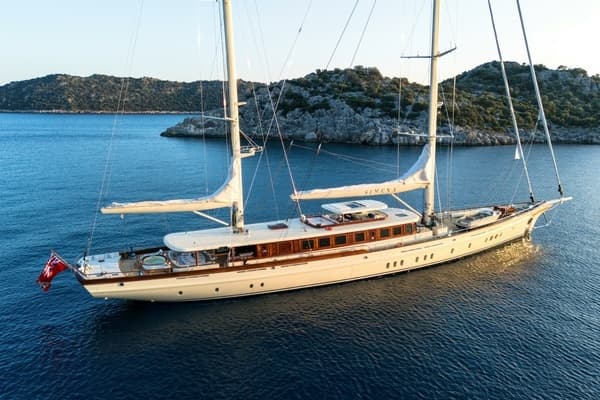2026 Ares Yachts — - Image 1
