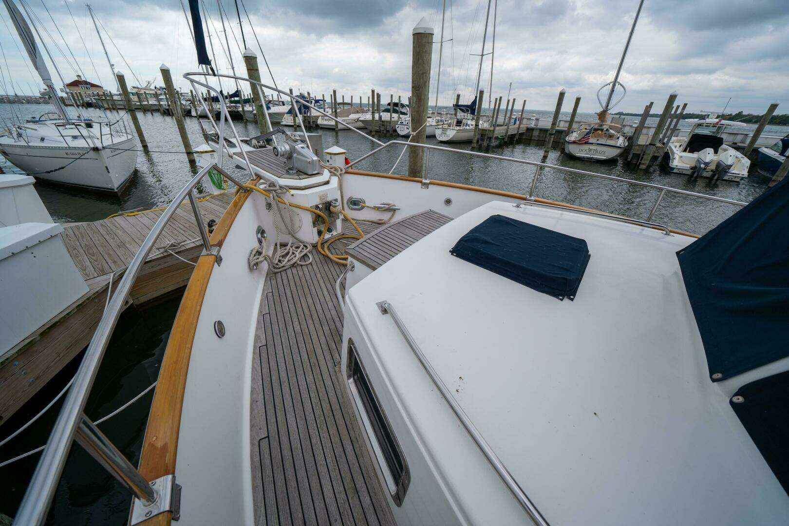 2001 Grand Banks 42 Classic - Image 5