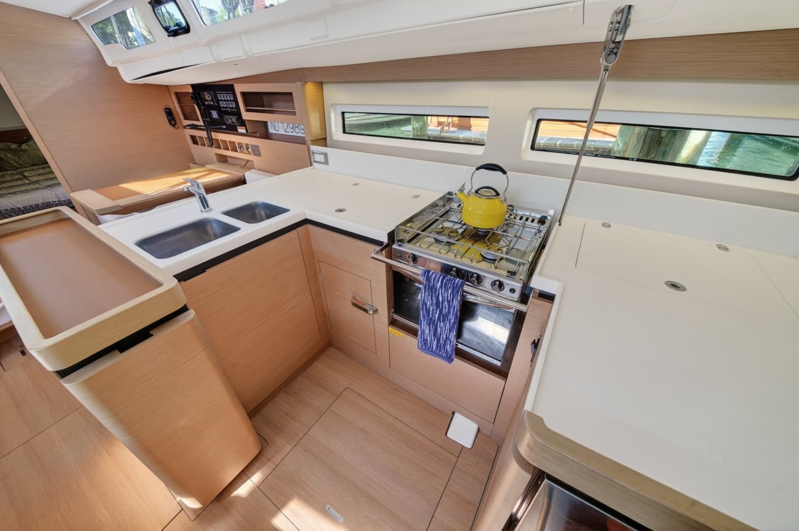 2019 Jeanneau Sun Odyssey 490 - Image 23