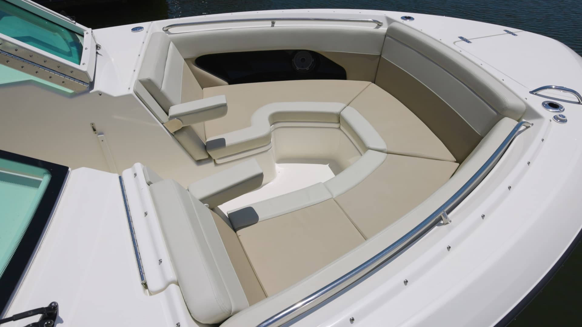 2024 Boston Whaler 280 Vantage - Image 3