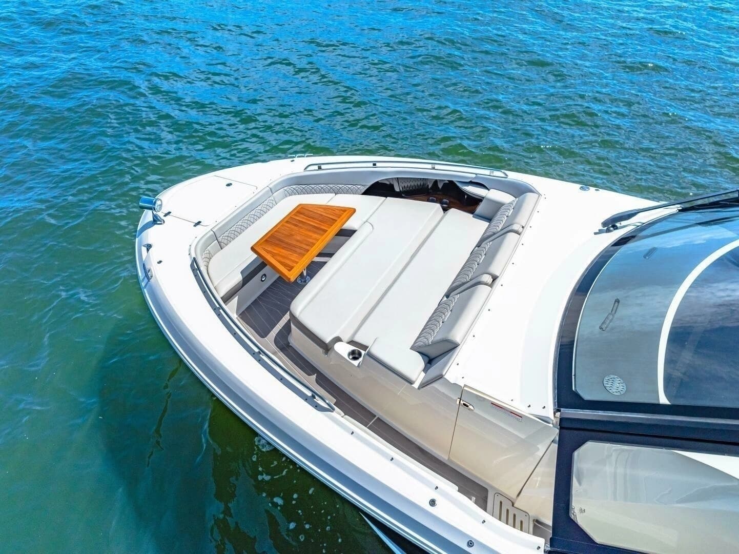 2022 Sea Ray 370 Sundancer - Image 46