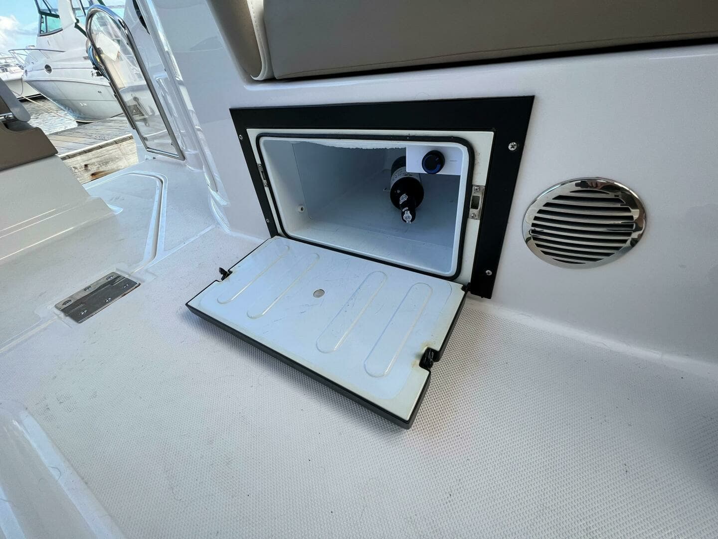 2017 Regal 28 Express - Image 20