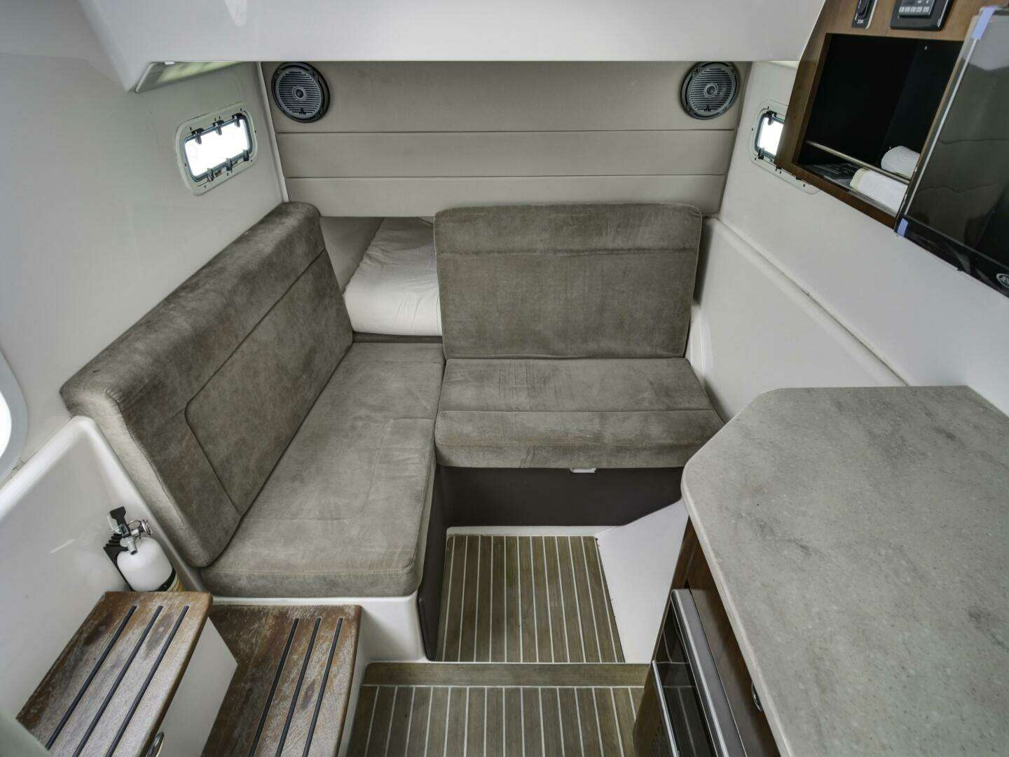 2015 Everglades 435 Center Console - Image 13
