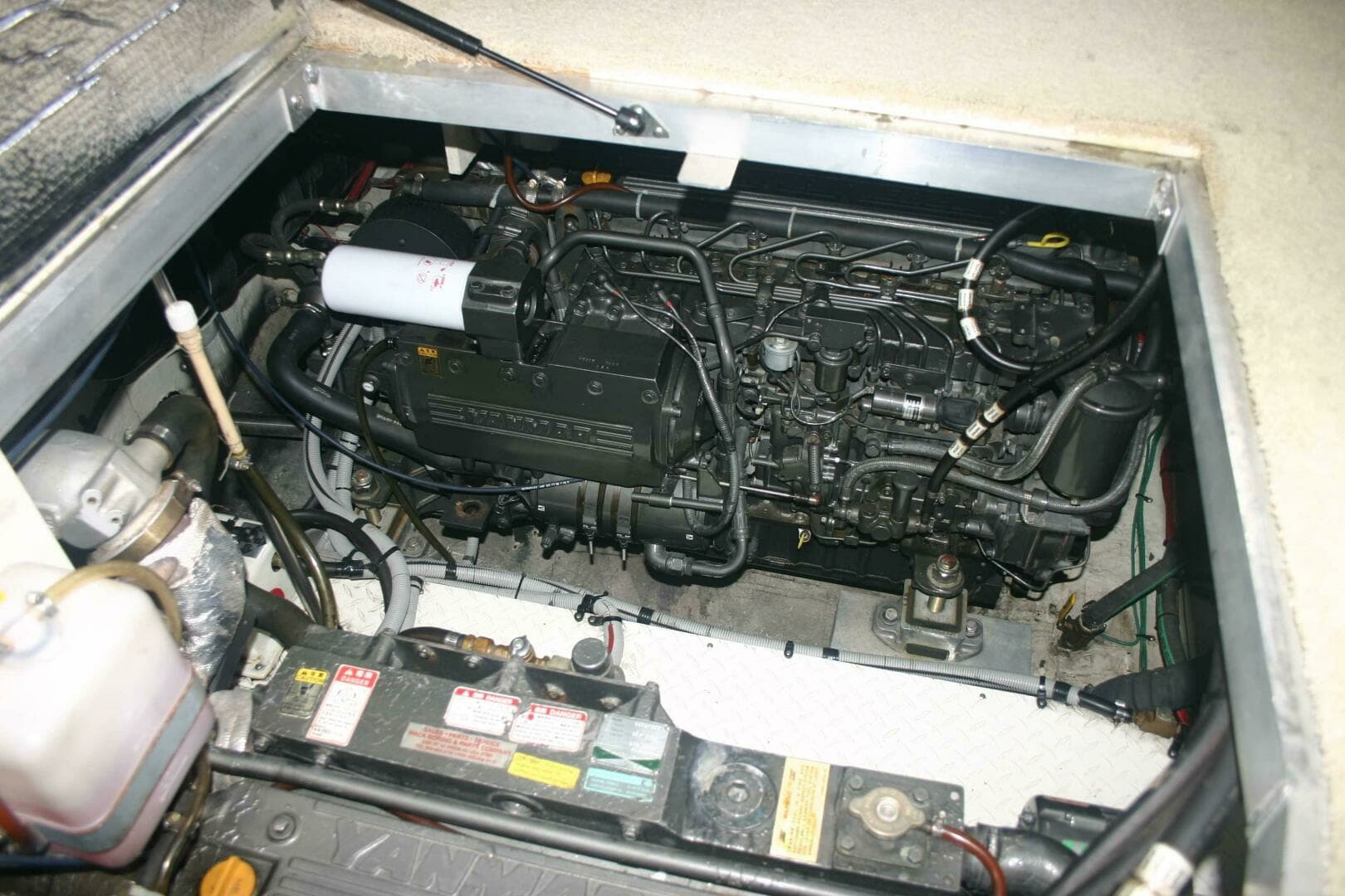 2001 Cruisers Yachts 3750 Motor Yacht - Image 22