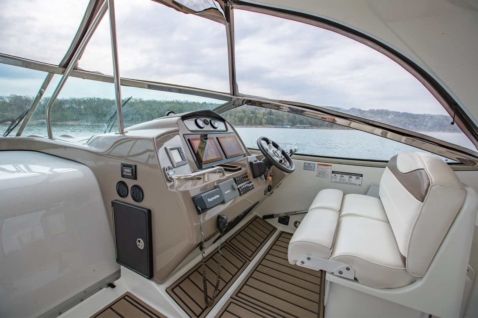 2008 Cruisers Yachts 460 Express - Image 13