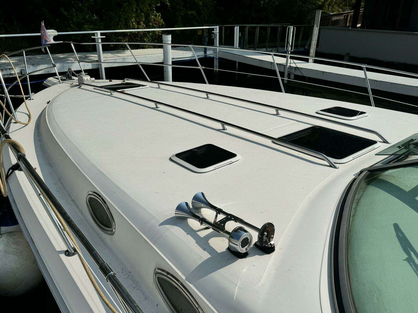 1995 Sea Ray Express Cruiser - Image 5