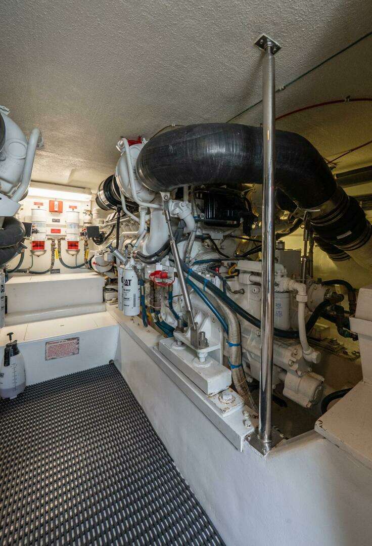 2001 Hatteras 50 Convertible - Image 48