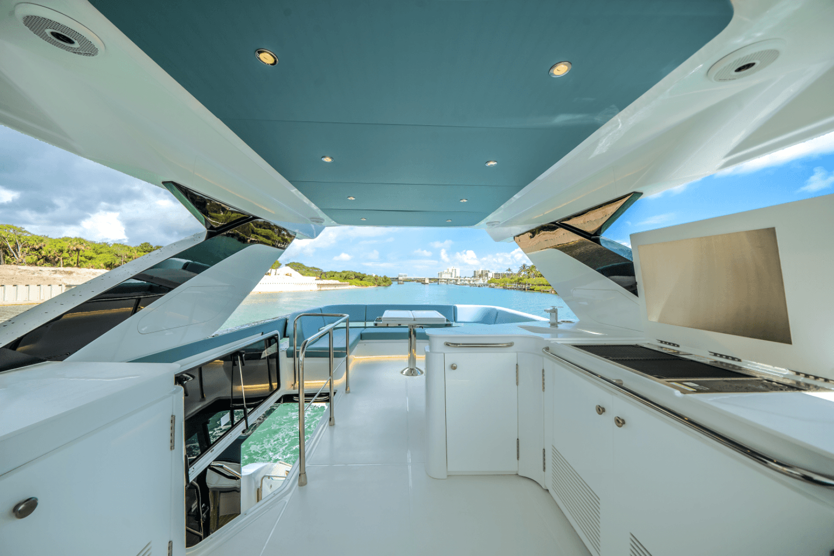 2026 Cruisers Yachts 57 FLY - Image 78