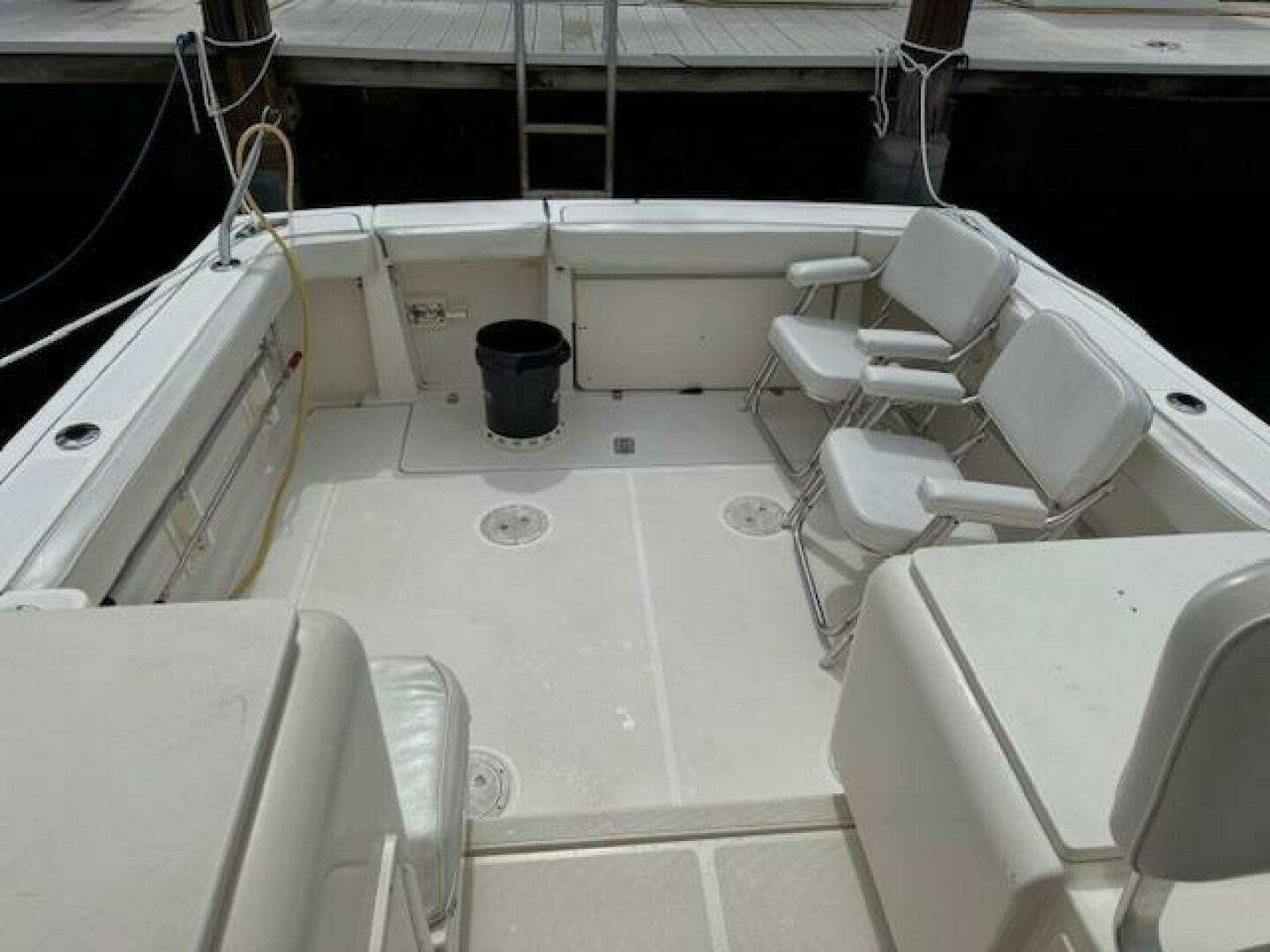 2002 Pursuit 3000 Express - Image 11