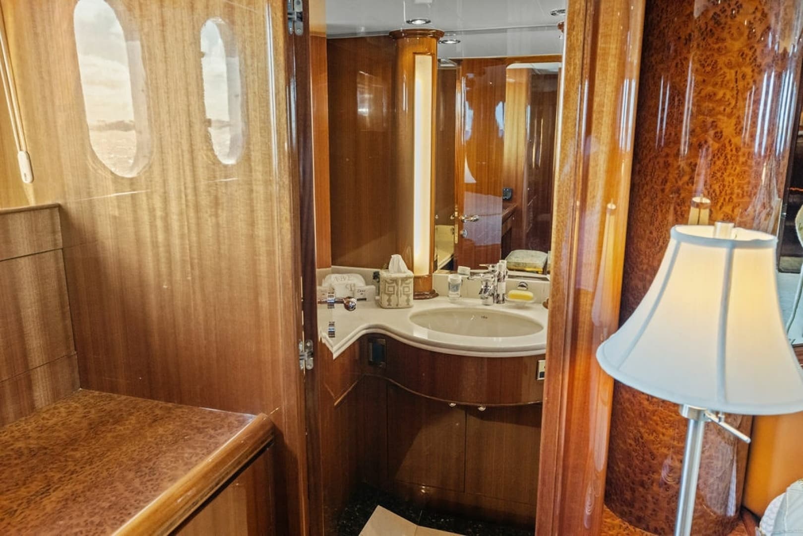 2005 Horizon 82 - Image 57