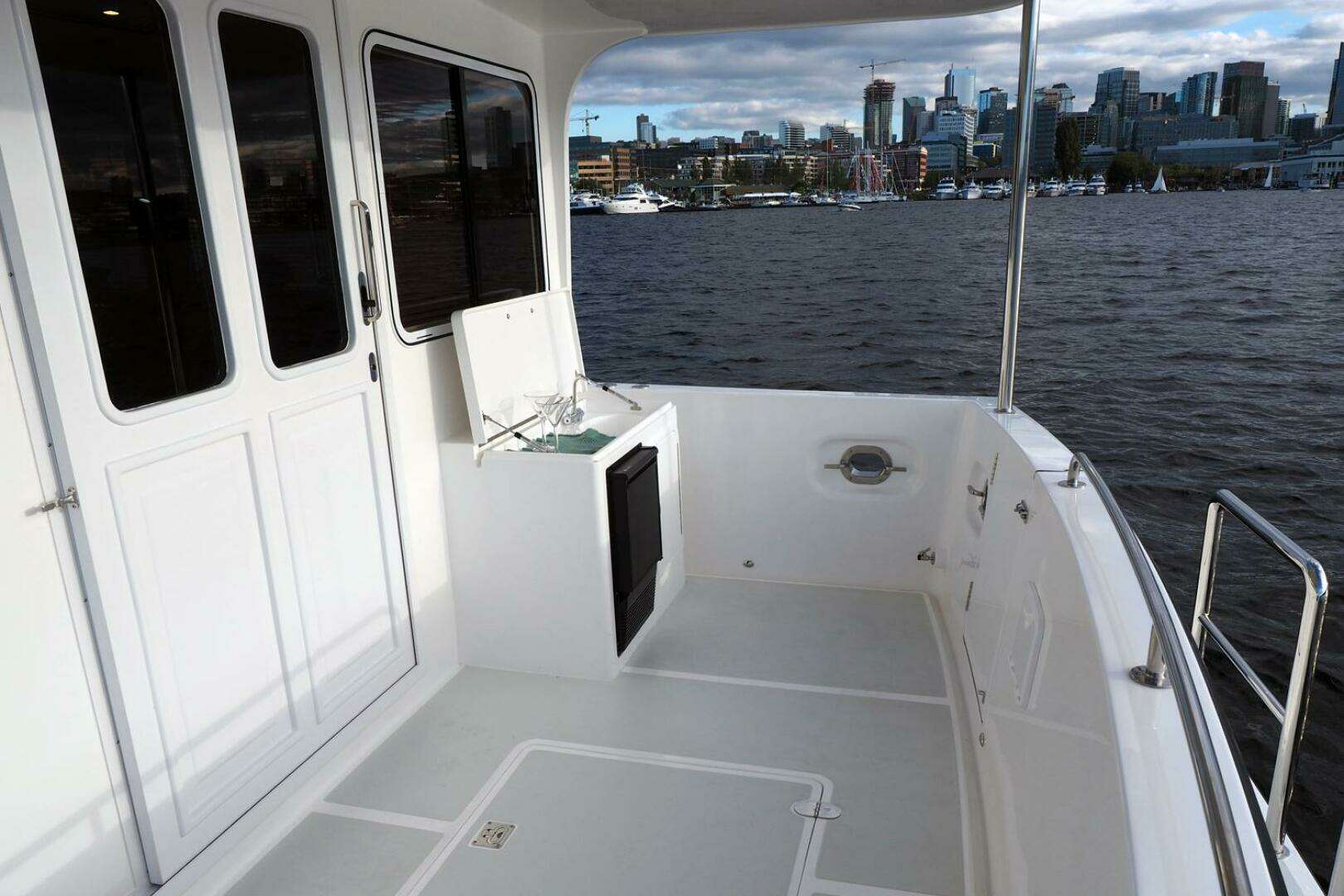 2026 Helmsman Trawlers 43E Pilothouse - Image 13