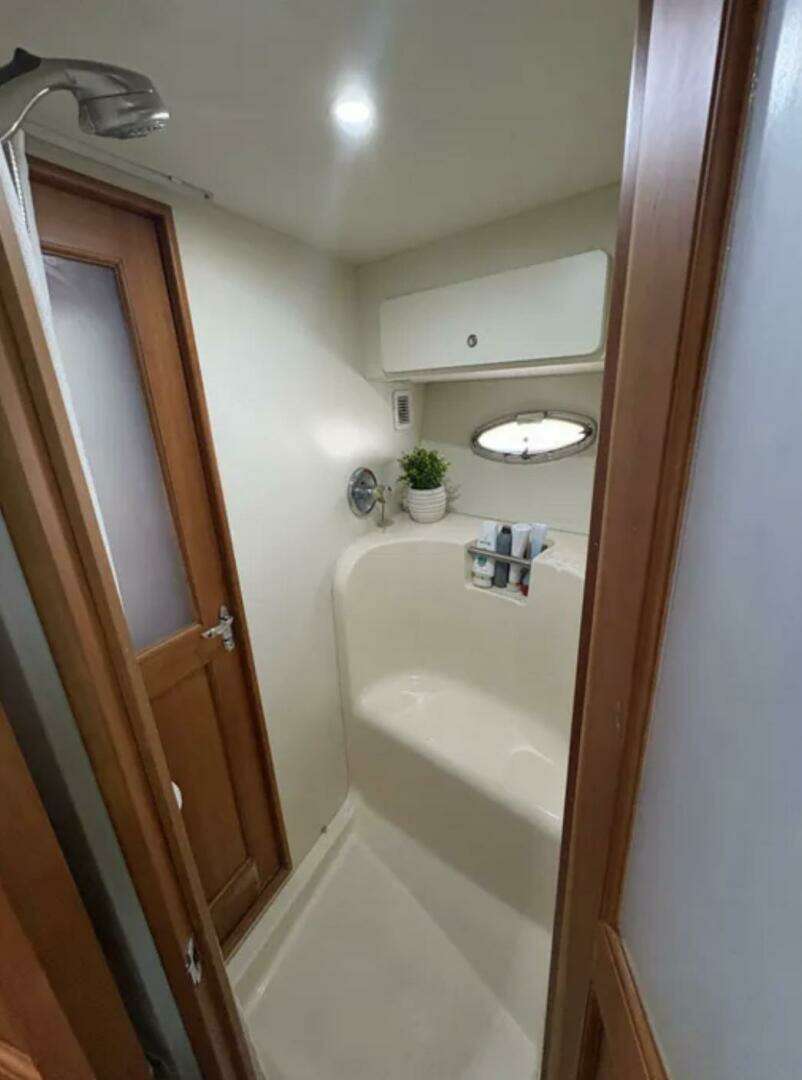 2003 Silverton 42 Convertible - Image 14