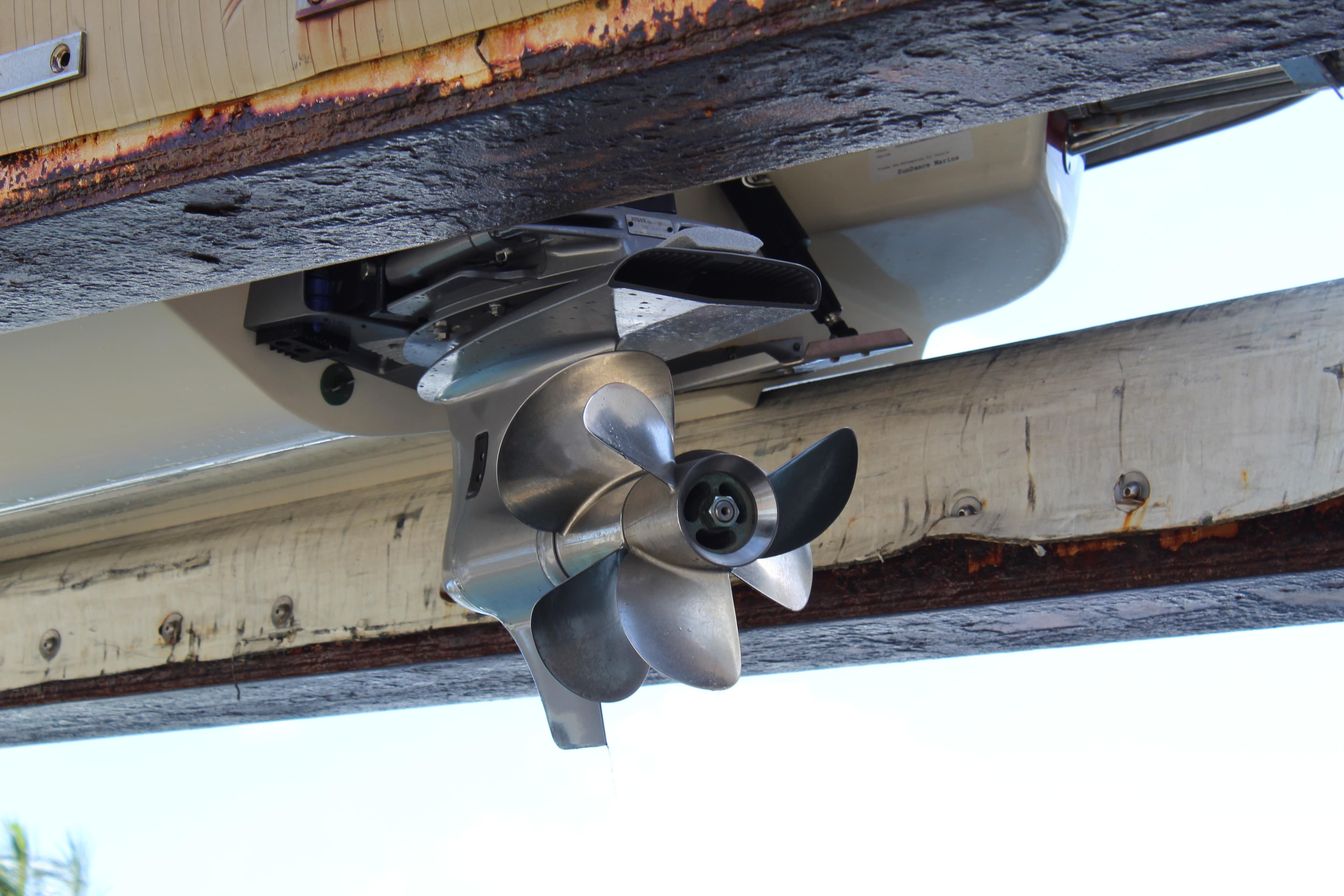 Propeller of 2022 Chris-Craft Launch 27 boat, close-up view.