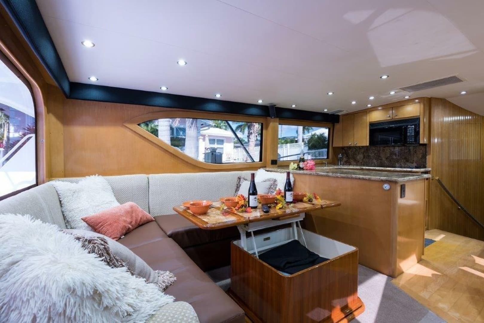 2000 Hatteras 60 Convertible - Image 22