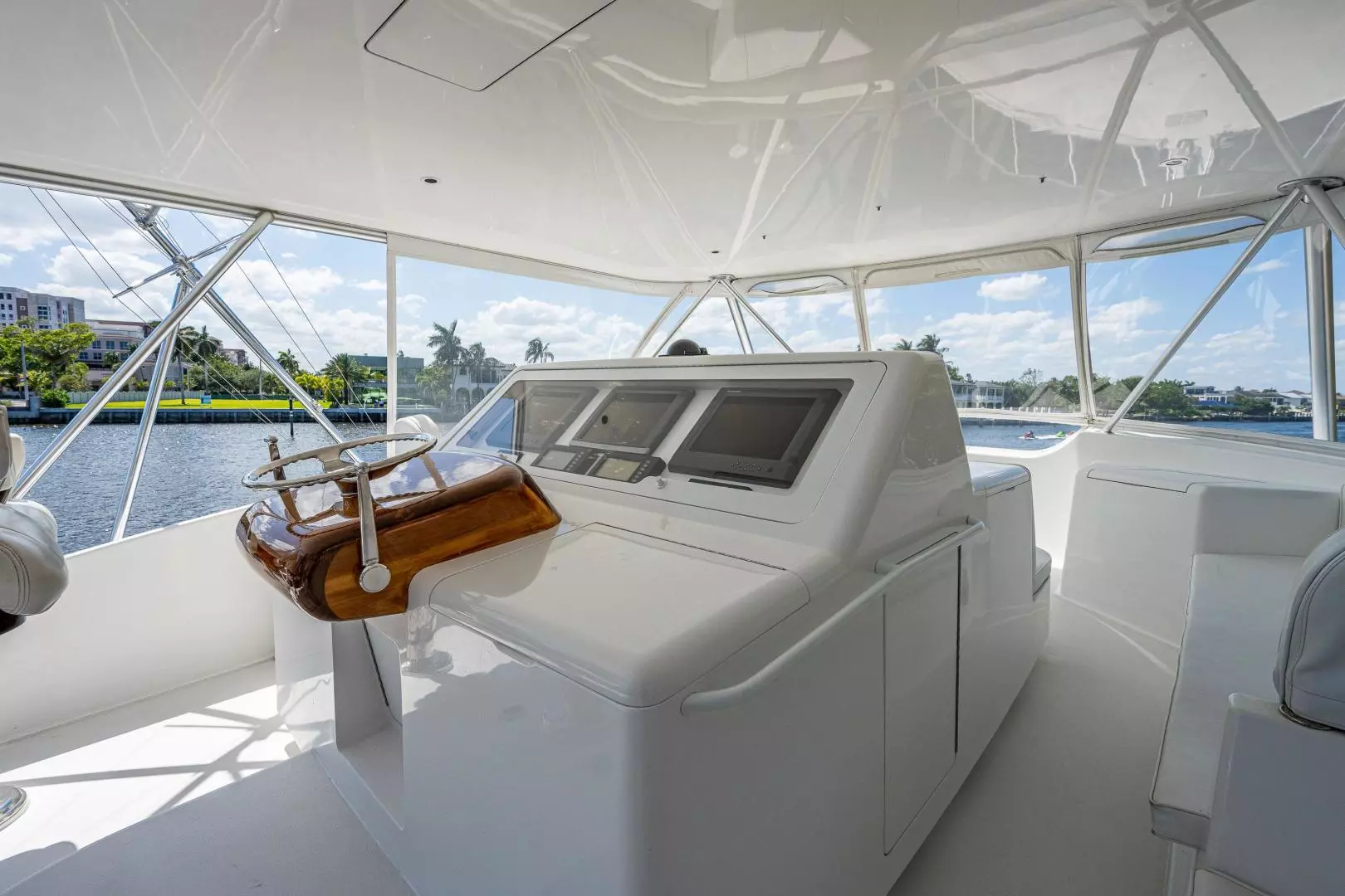 2005 Viking 74 Convertible - Image 40