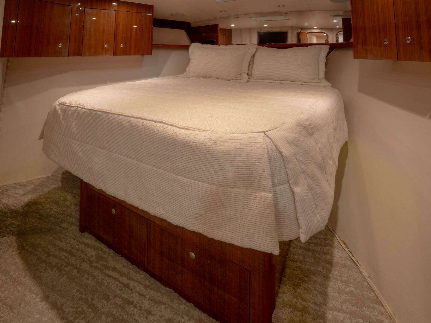 2005 Viking 74 Enclosed Bridge - Image 21