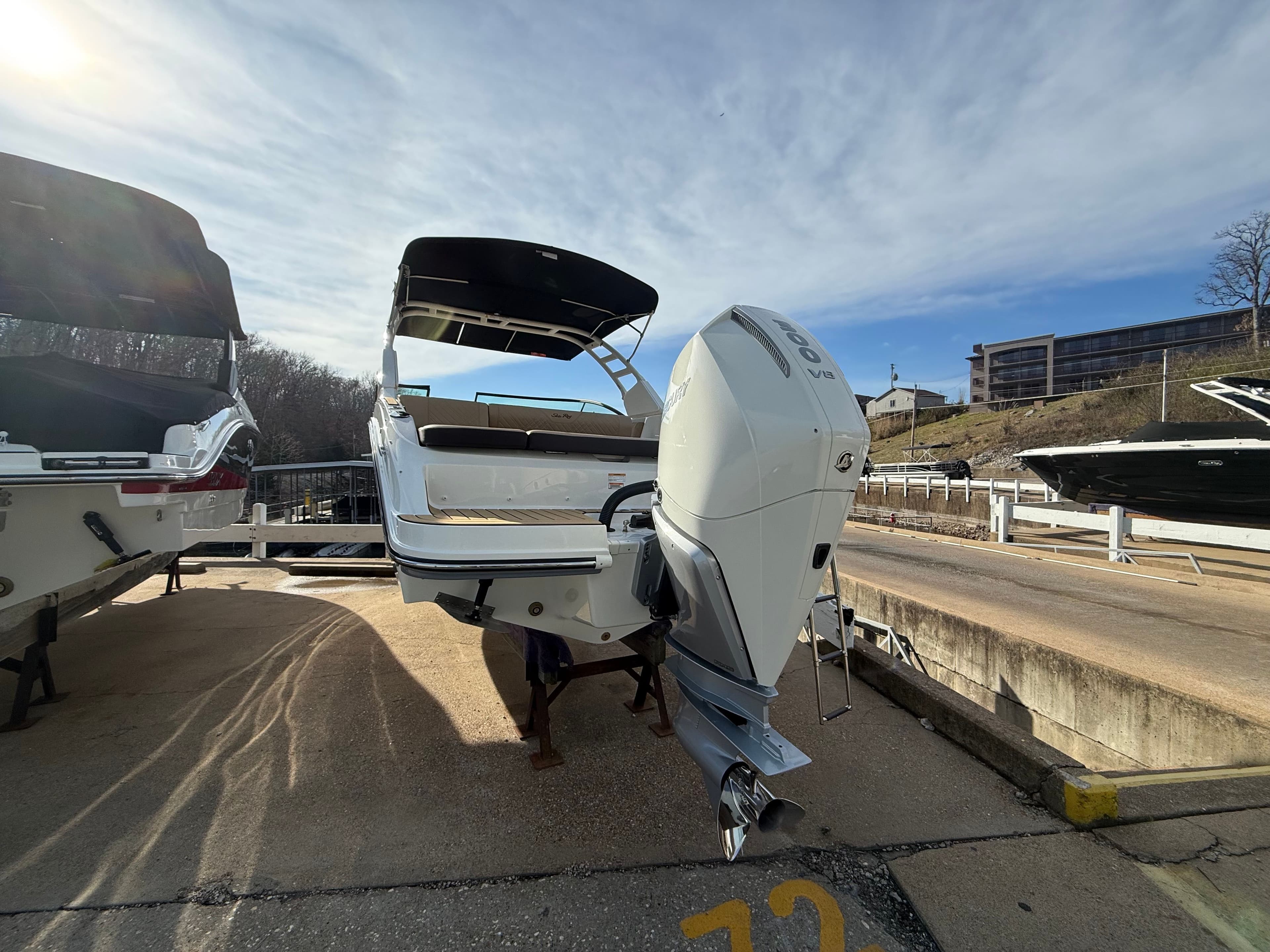 2026 Sea Ray SDX 250 Outboard - 9
