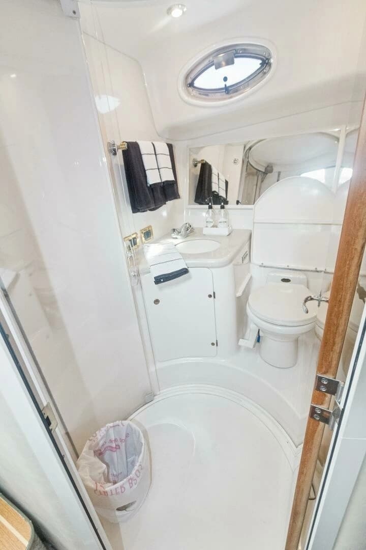 2000 Sea Ray 370 Express Cruiser - Image 23