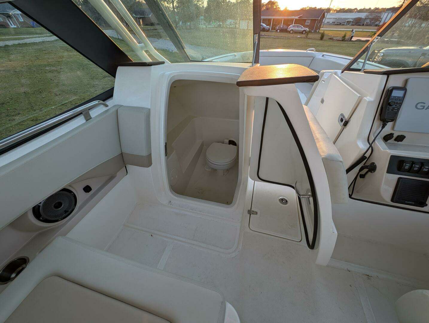 2023 Boston Whaler 240 Vantage - Image 41