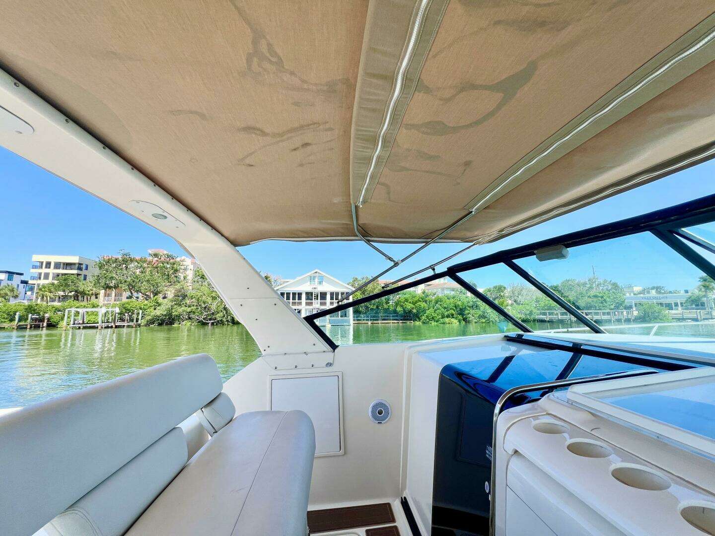 1998 Tiara Yachts 3500 Express - Image 10
