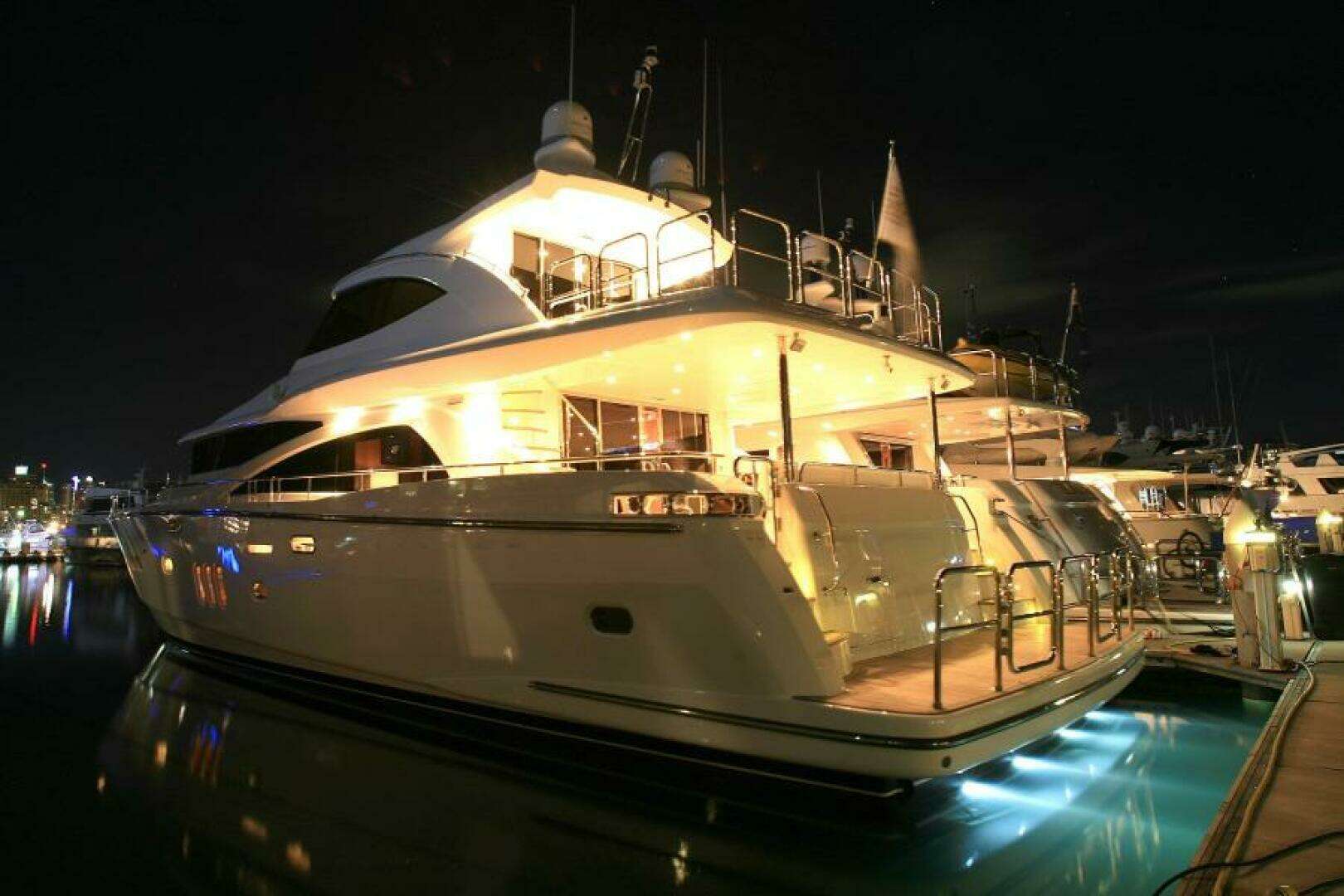2027 Johnson Flybridge w/Hydraulic Platform - Image 13