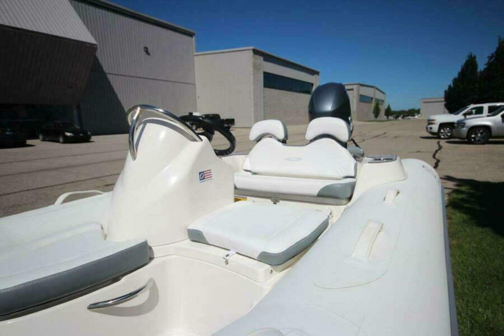 2026 Zodiac Yachtline 400 DL NEO - Image 5