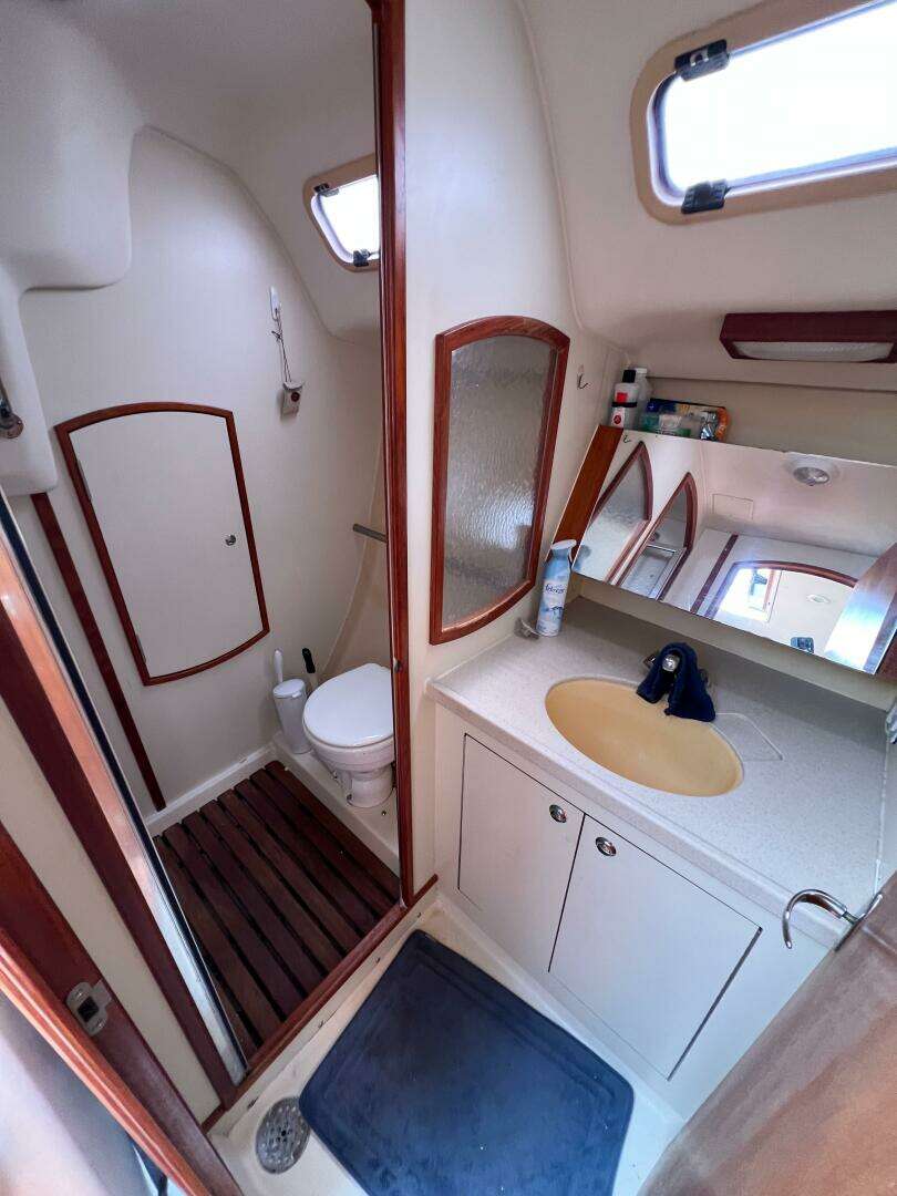 2002 Hunter 356 - Image 35