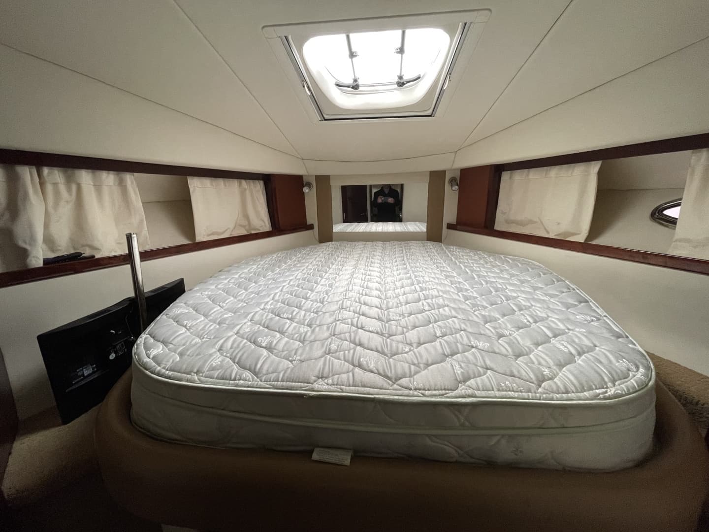 2010 Sea Ray 390 Sundancer - Image 15