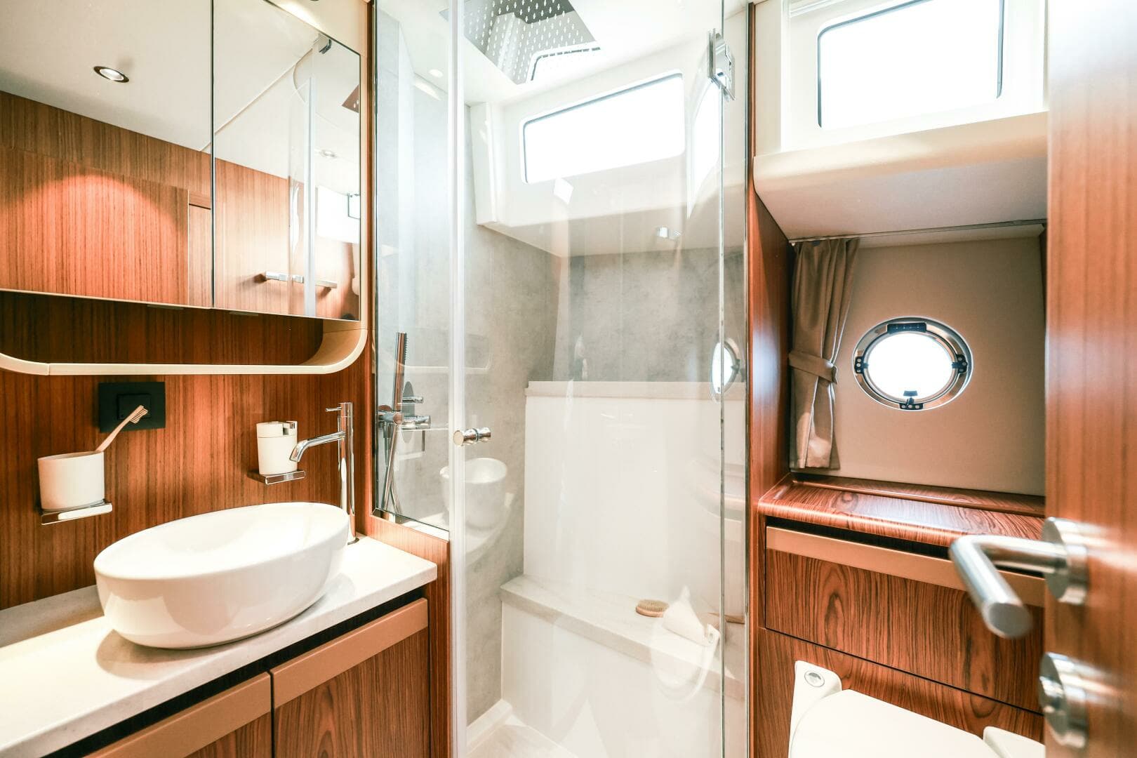 2027 Greenline 58 Fly Hybrid - Image 27