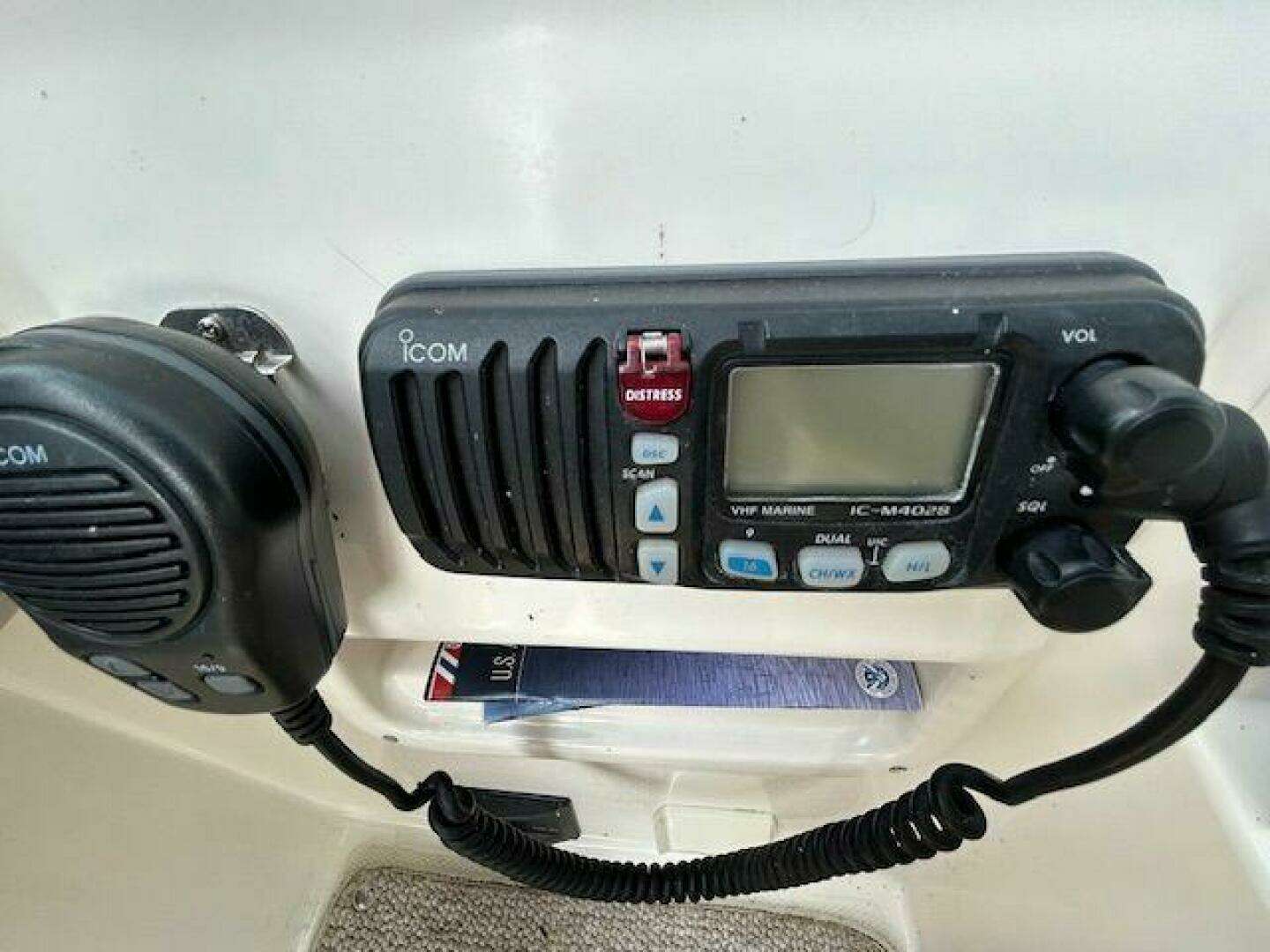 2004 Cruisers Yachts 340 Express - Image 21