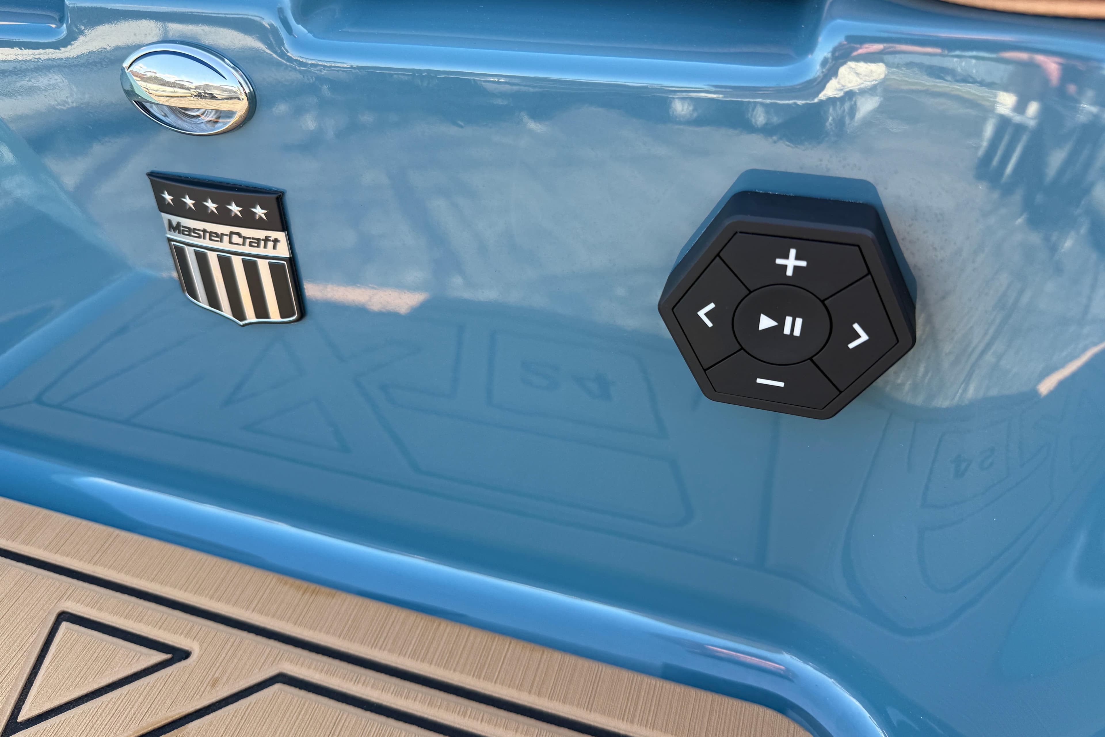 2025 MasterCraft XT24 boat with control panel and logo on blue exterior.