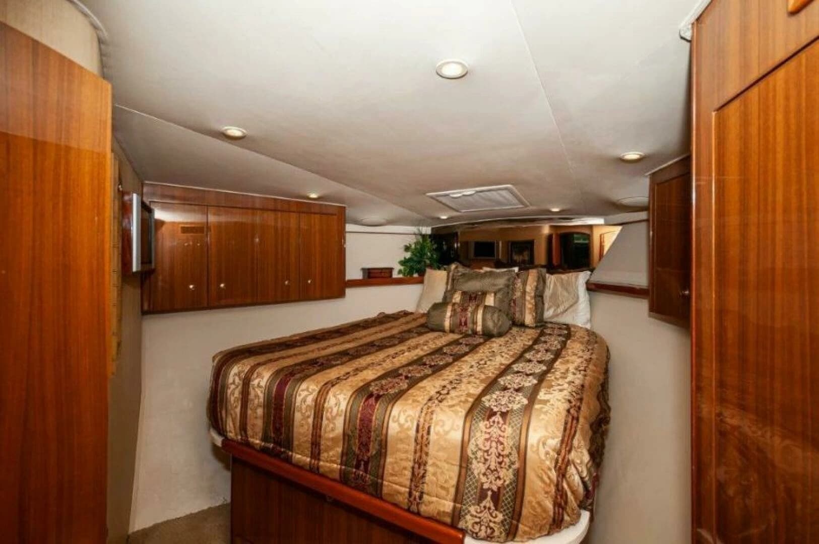 2006 Viking 45 Convertible - Image 14