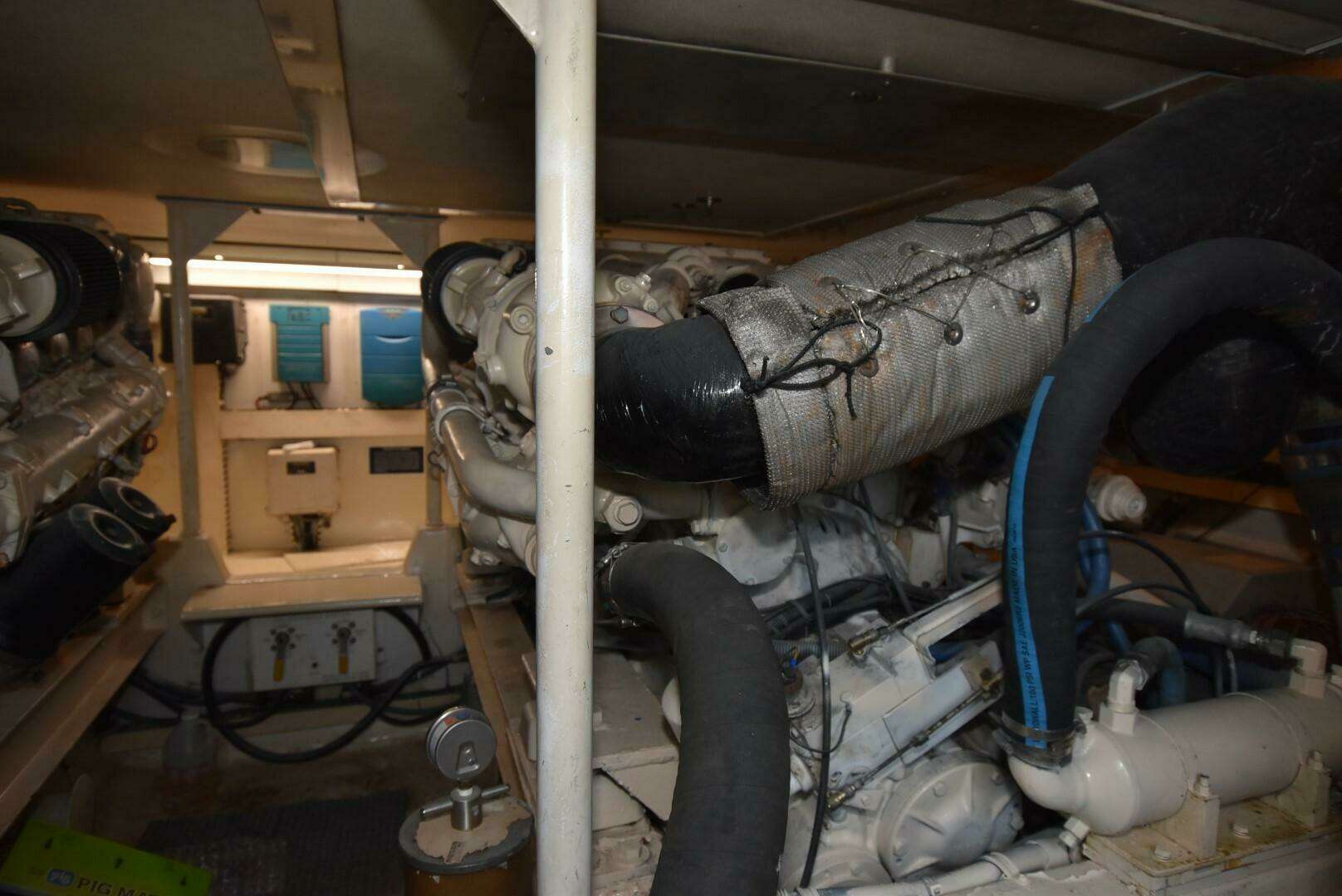 1997 Viking 50 Convertible - Image 29