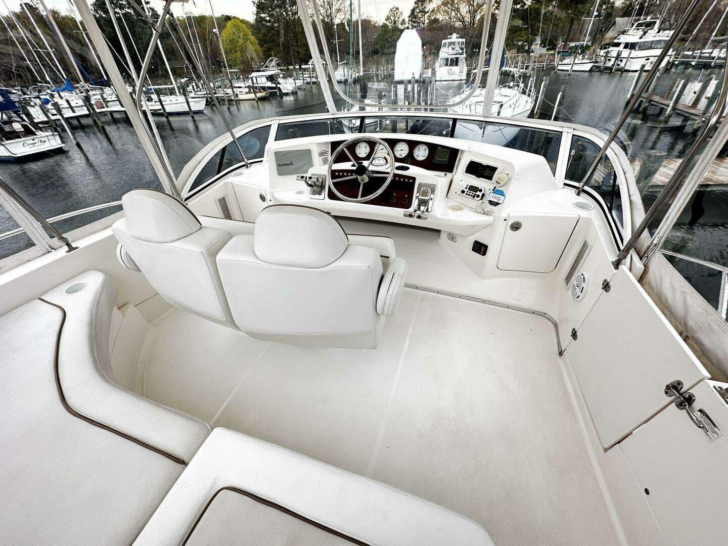 2005 Silverton 35 Motor Yacht - Image 5