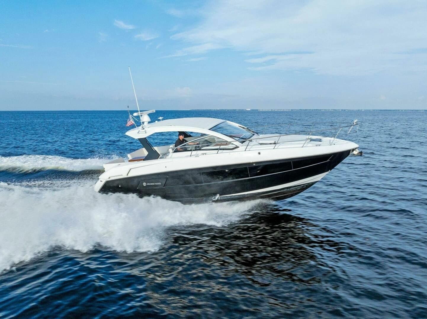 2015 Cruisers Yachts 390 Express Coupe - Image 62