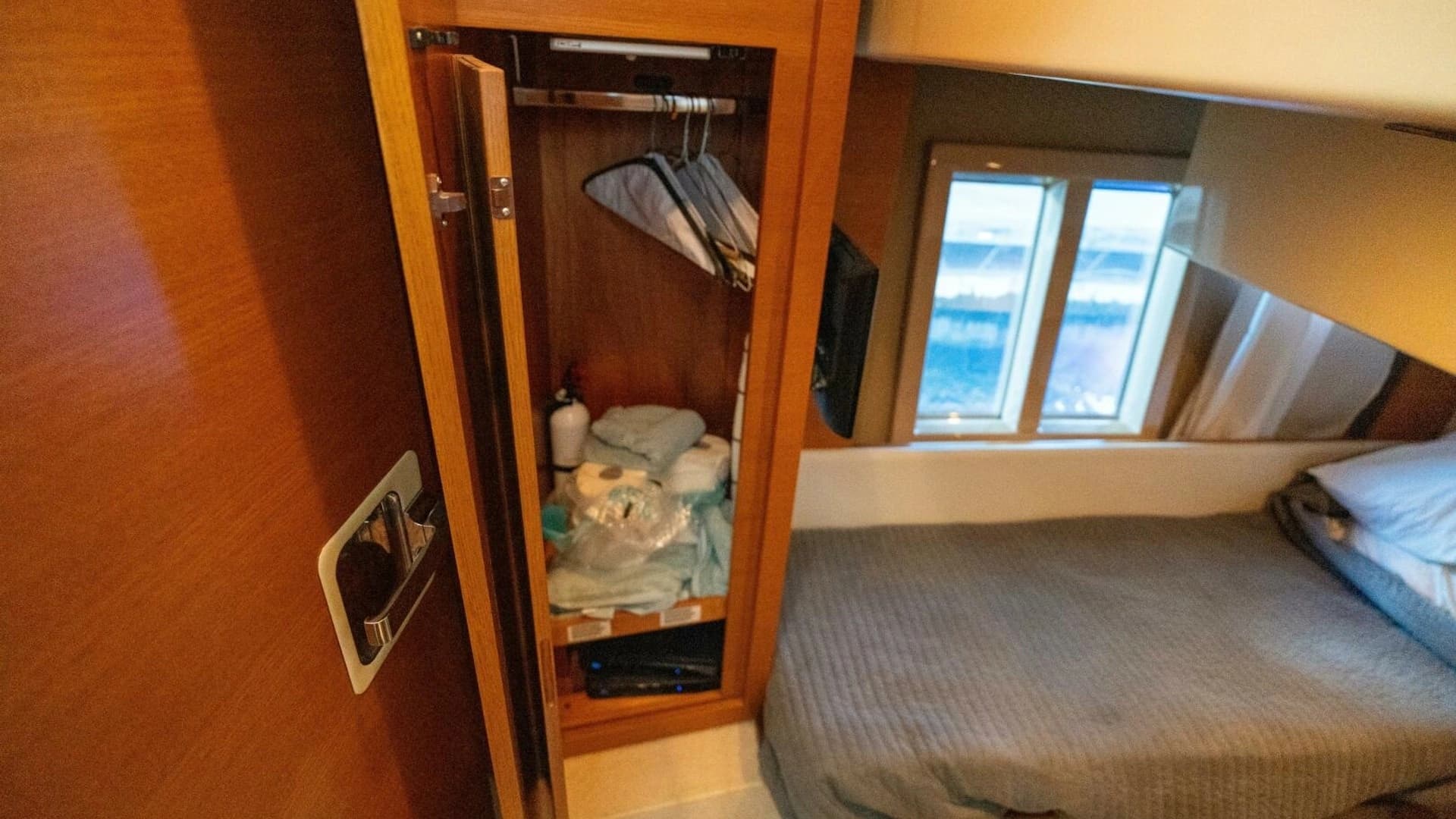 2013 Azimut 40 Flybridge - Image 22