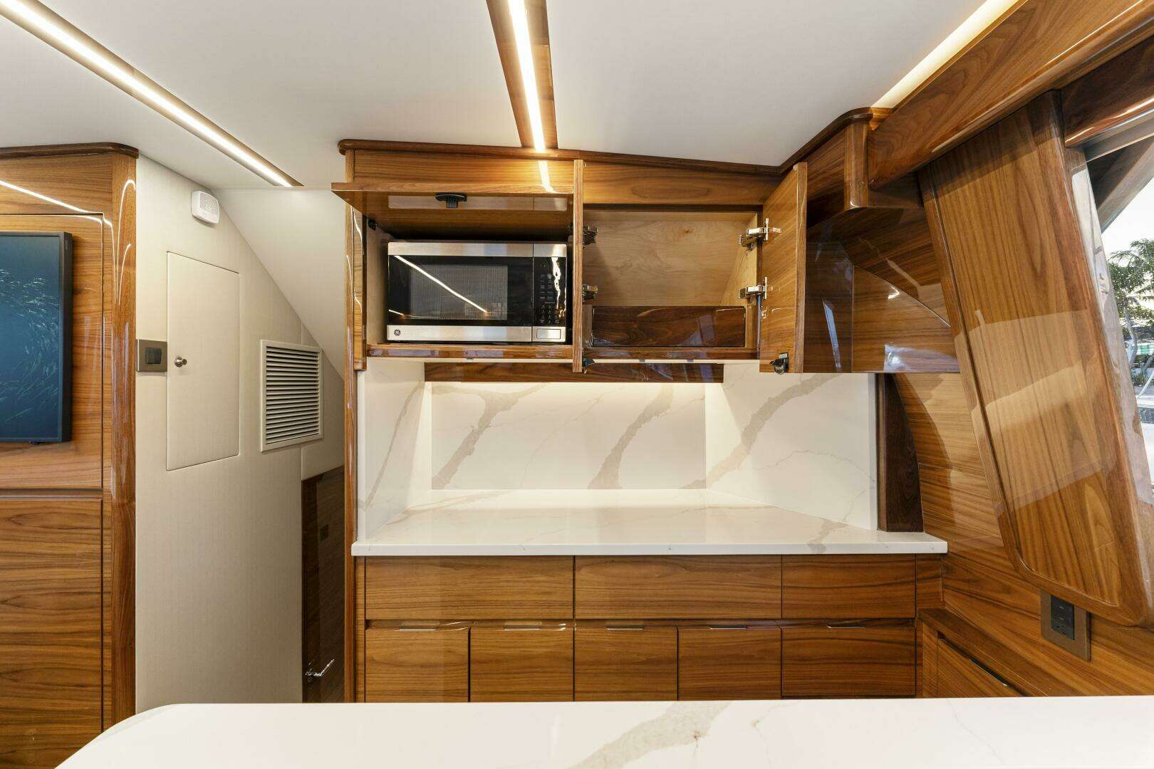 2027 Viking 50 Billfish - Image 13