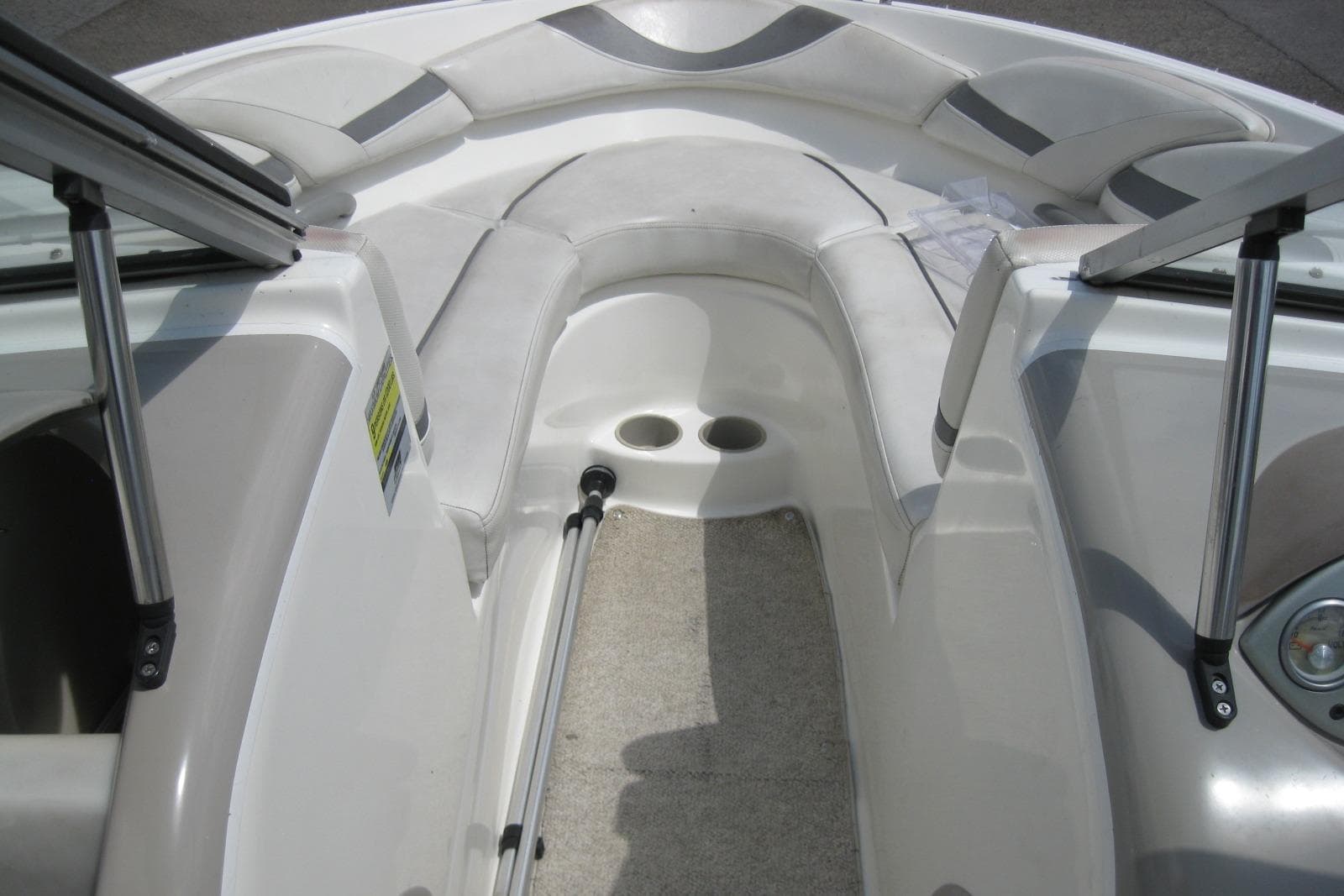 2005 Maxum 1900 SR3 boat interior with cushioned seating and carpeted flooring.