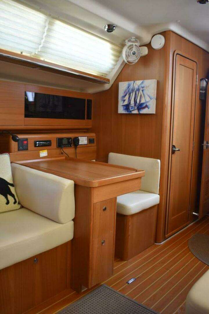 2016 Catalina 445 - Image 16