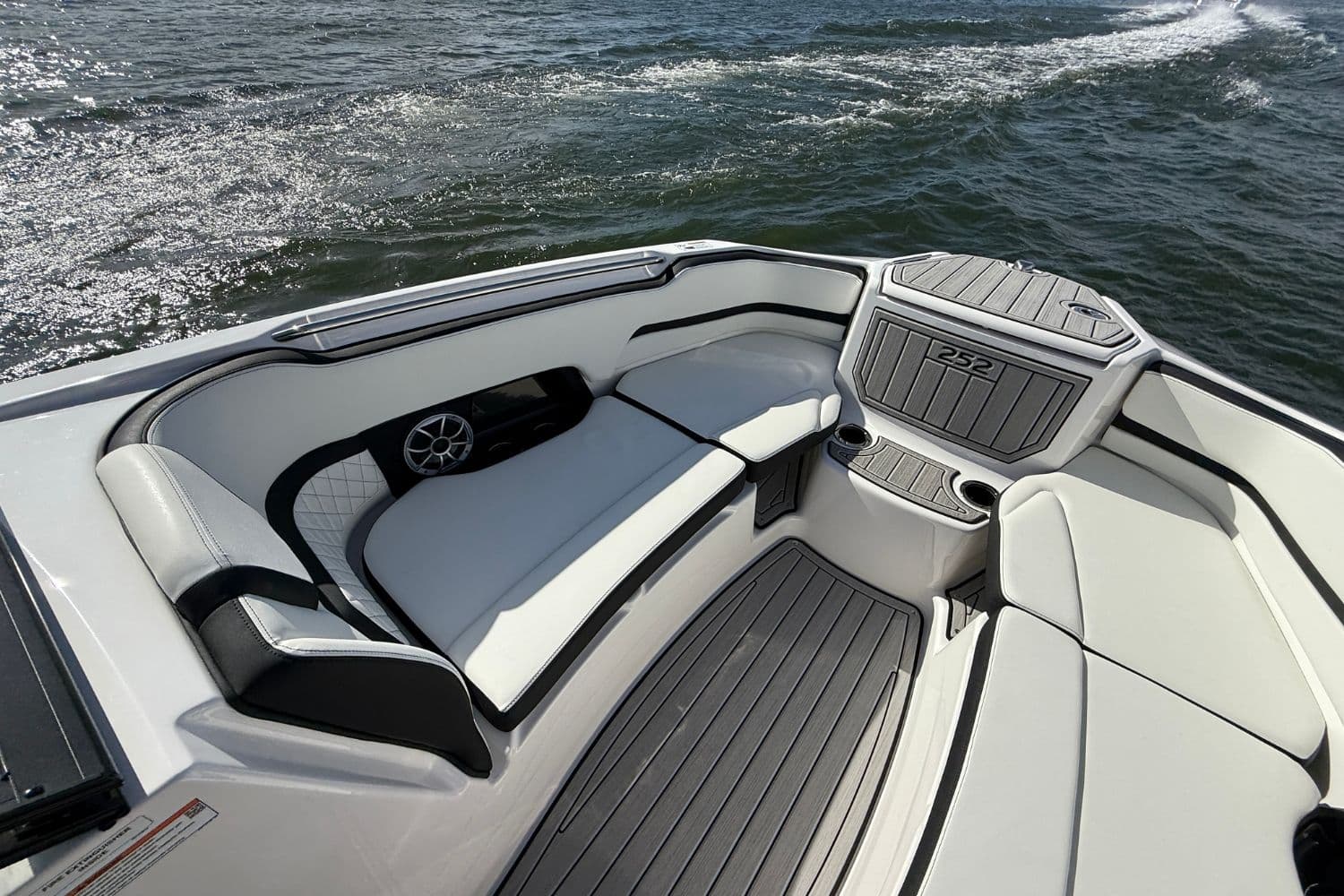 2026 Yamaha Boats 252SE - 23