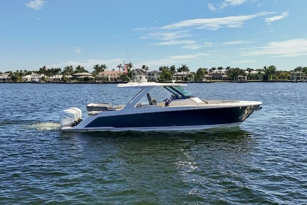 2020 Tiara Yachts 38 LS - Image 1
