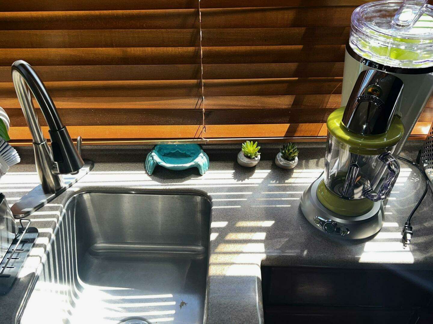 2003 Symbol Pilothouse - Image 33