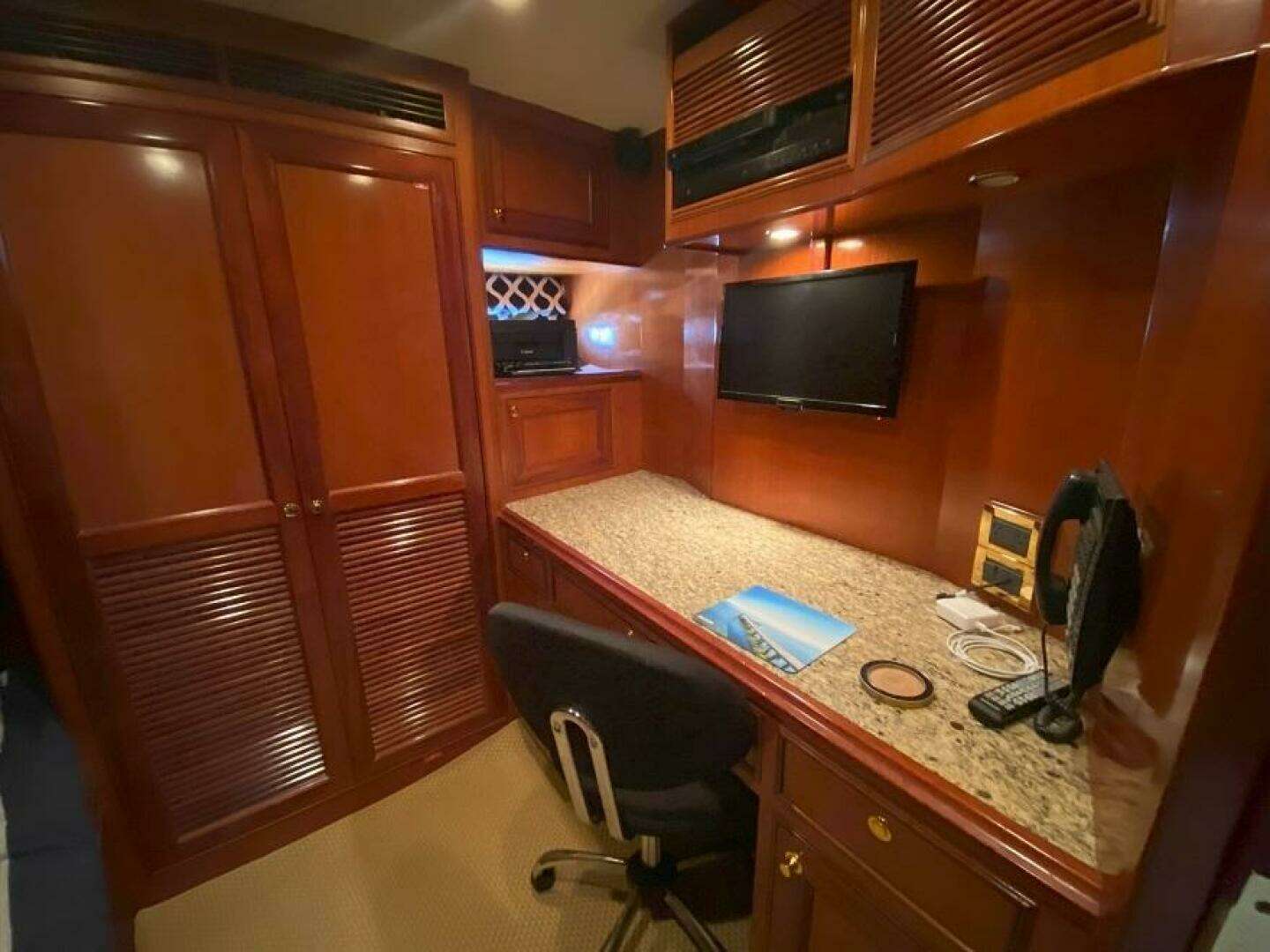 2005 Offshore Yachts — - Image 26