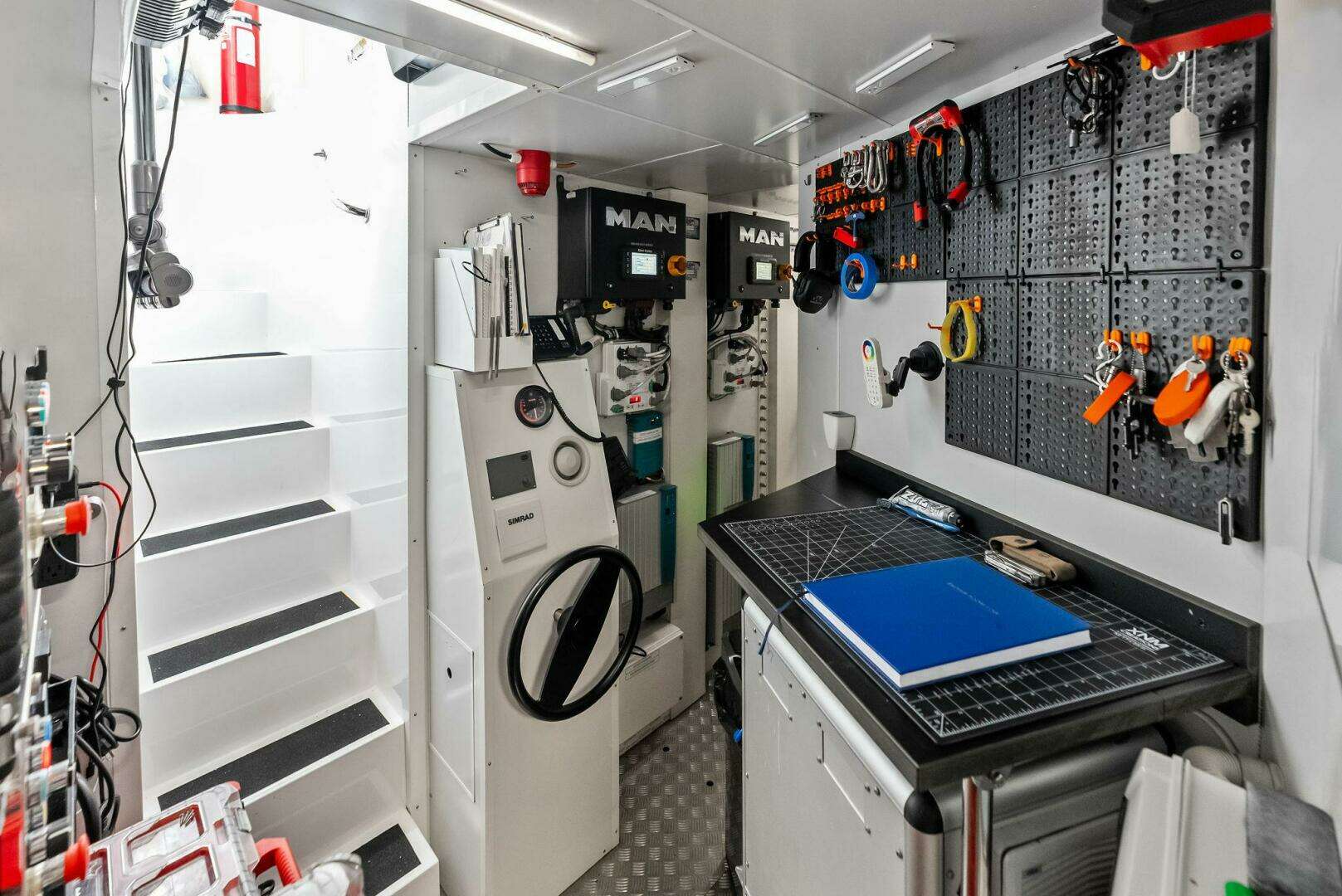 2023 Custom Line 33 Navetta - Image 135