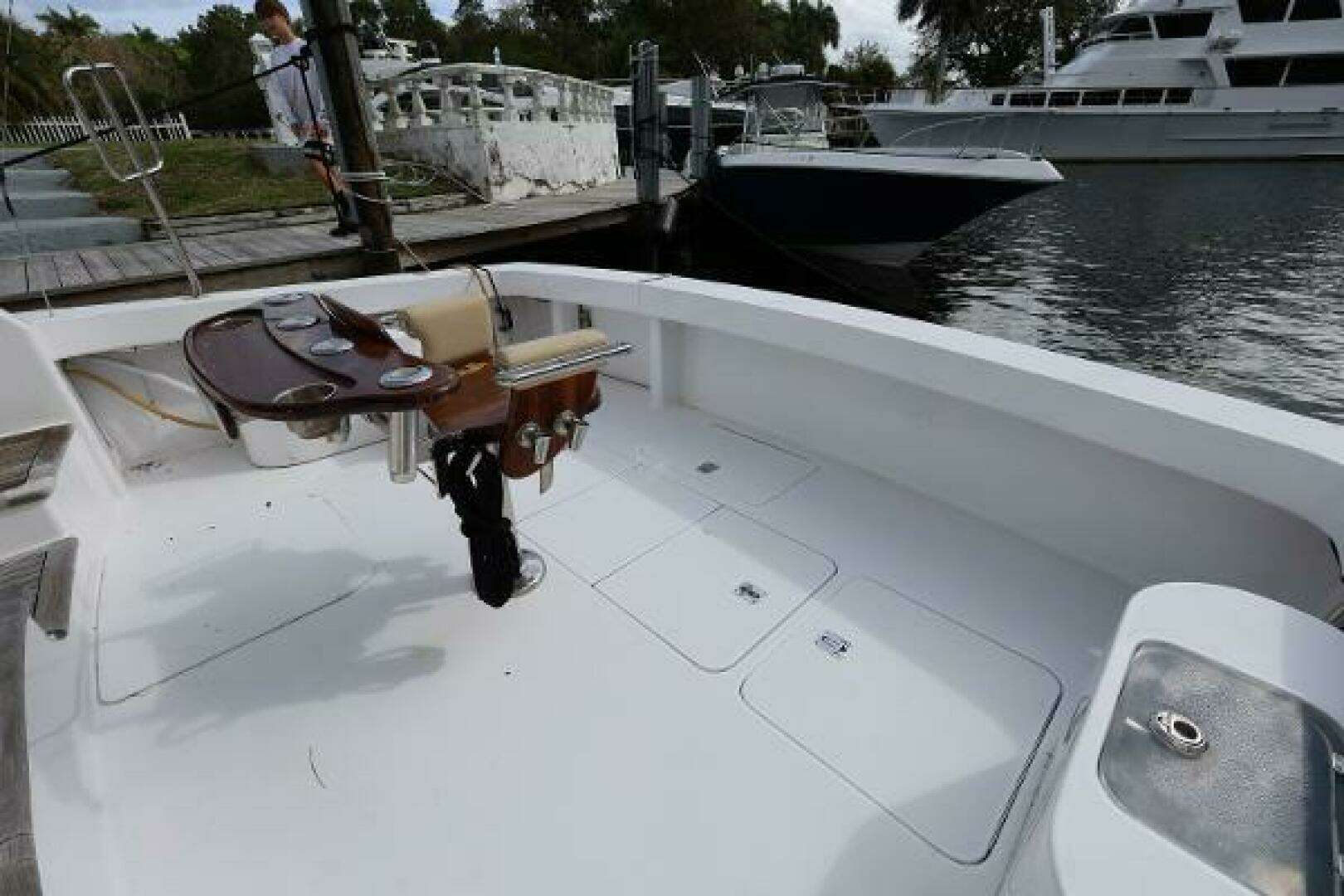 2005 Viking 52 Convertible - Image 7