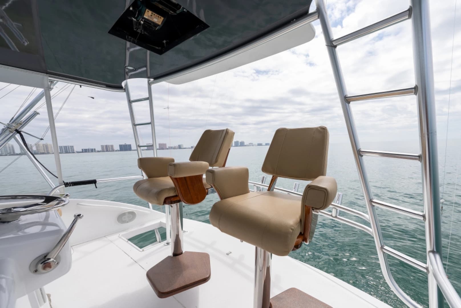 2003 Viking 45 Convertible - Image 17