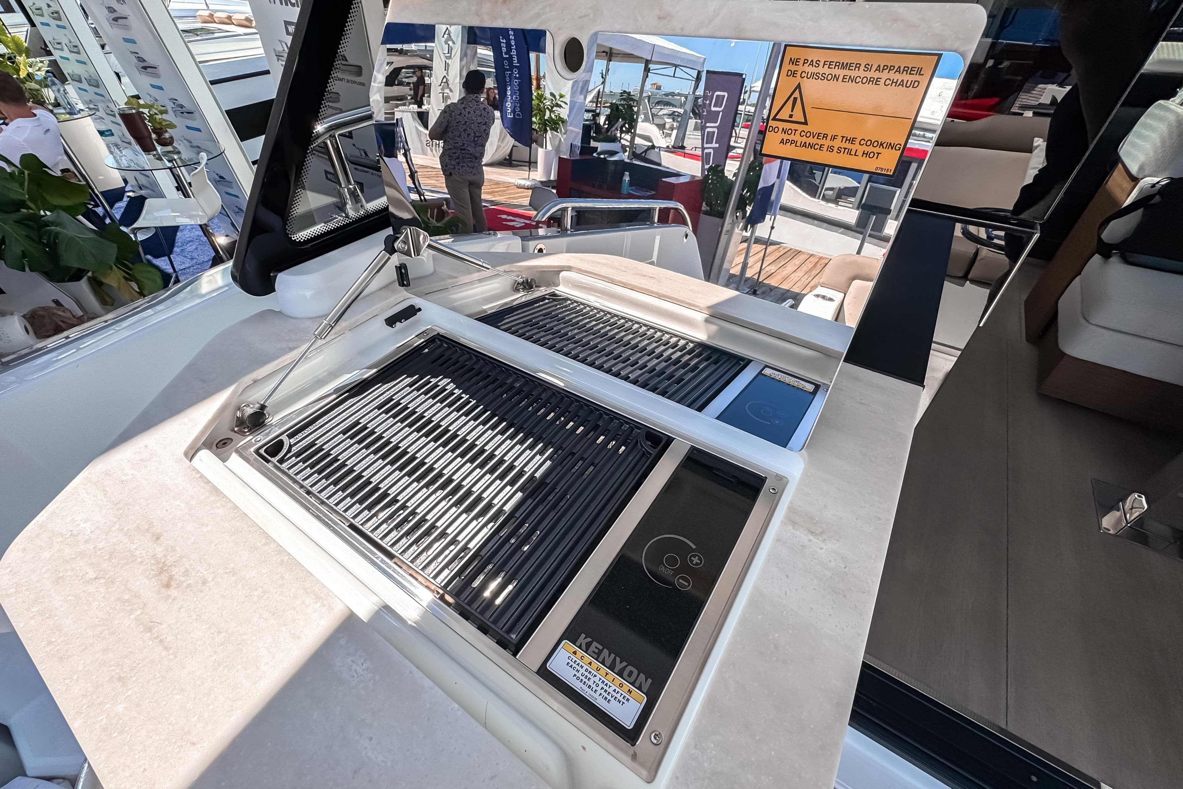 Wellcraft 44 Explorer 2026 featuring modern outdoor kitchen.