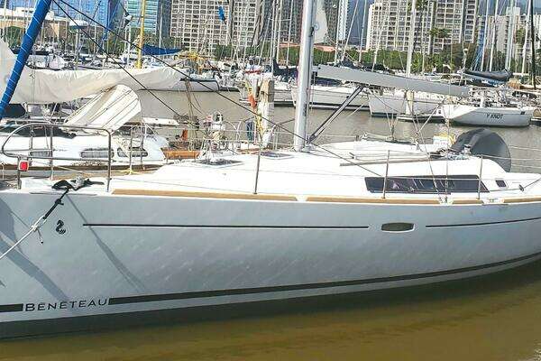 2015 Beneteau Oceanis - Image 1